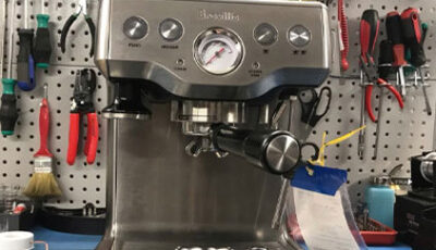 فنيونا الخبراء متاحون لإصلاح ماكينة القهوة على مدار الساعة طوال أيام الأسبوع.